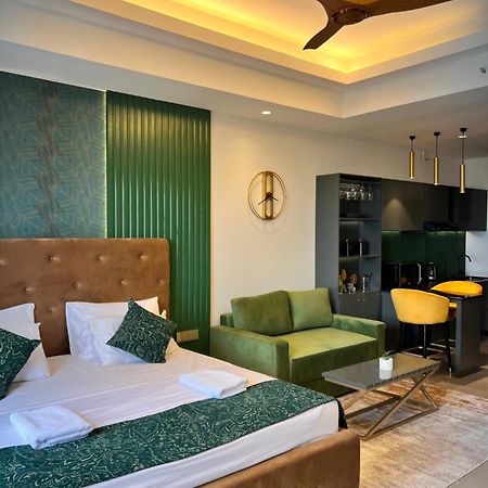 Ocean Breeze Negombo- Tidesend Luxury Beach Apartments Exterior photo