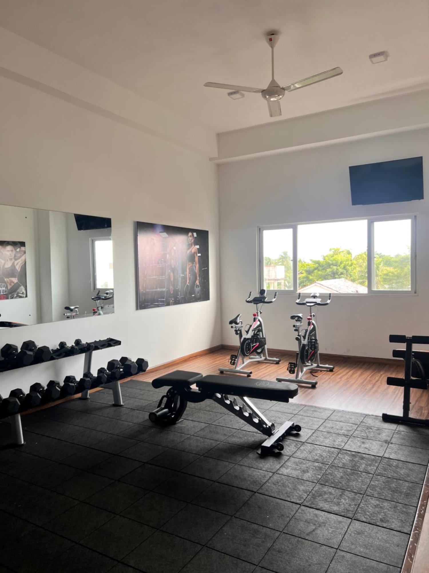 Ocean Breeze Negombo- Tidesend Luxury Beach Apartments Exterior photo
