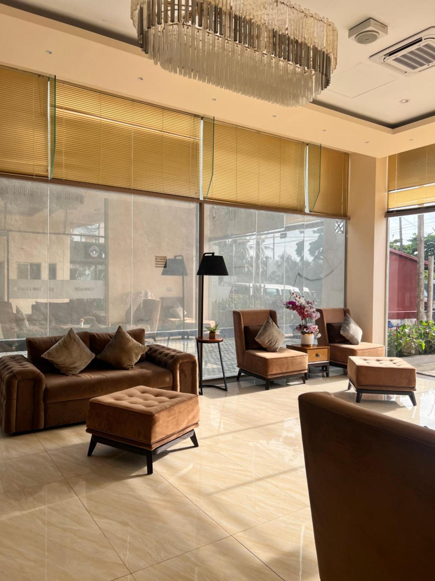 Ocean Breeze Negombo- Tidesend Luxury Beach Apartments Exterior photo