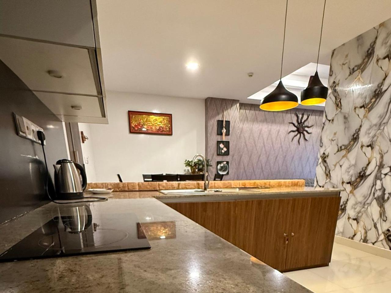 Ocean Breeze Negombo- Tidesend Luxury Beach Apartments Exterior photo