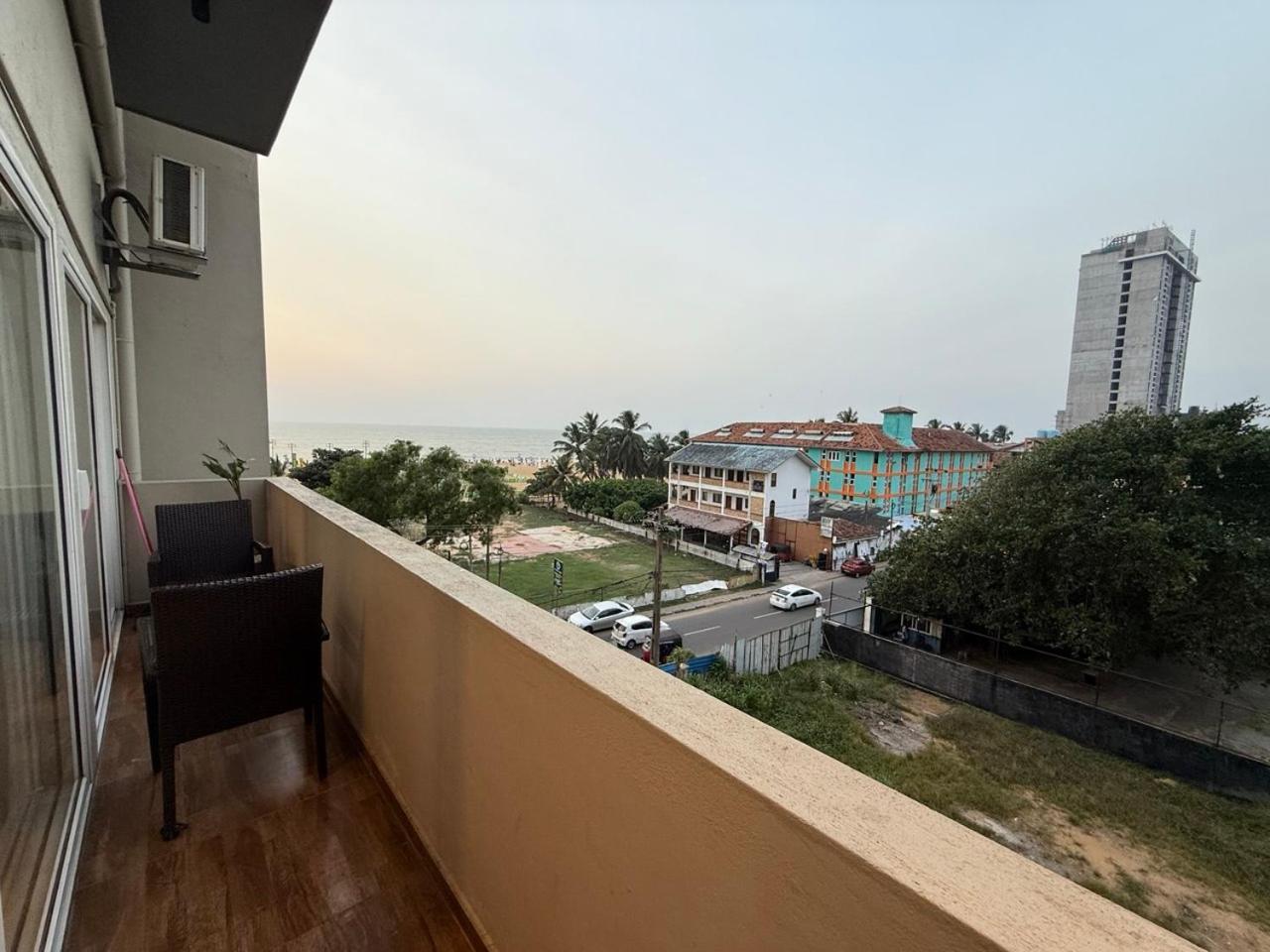 Ocean Breeze Negombo- Tidesend Luxury Beach Apartments Exterior photo