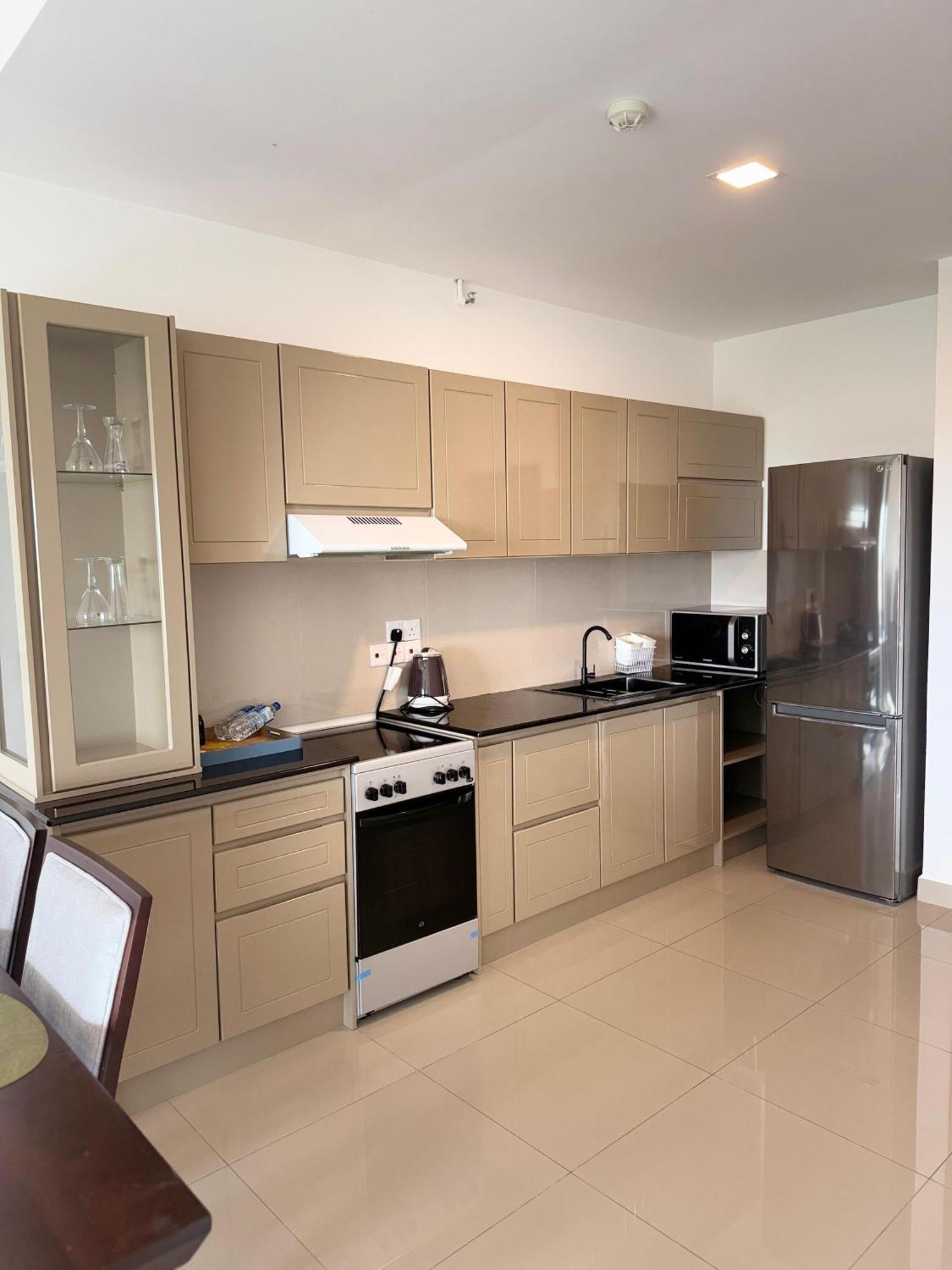Ocean Breeze Negombo- Tidesend Luxury Beach Apartments Exterior photo
