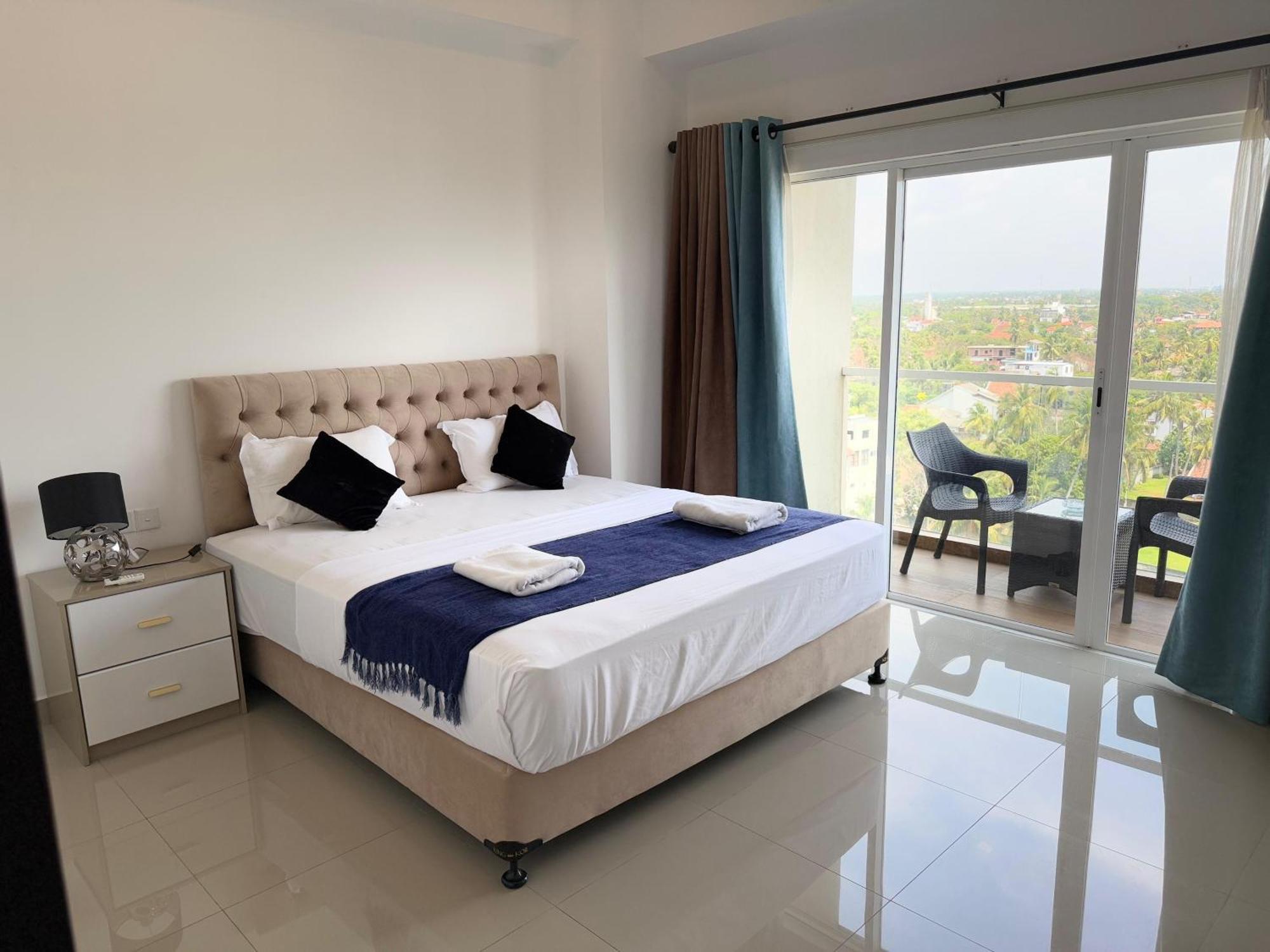 Ocean Breeze Negombo- Tidesend Luxury Beach Apartments Exterior photo
