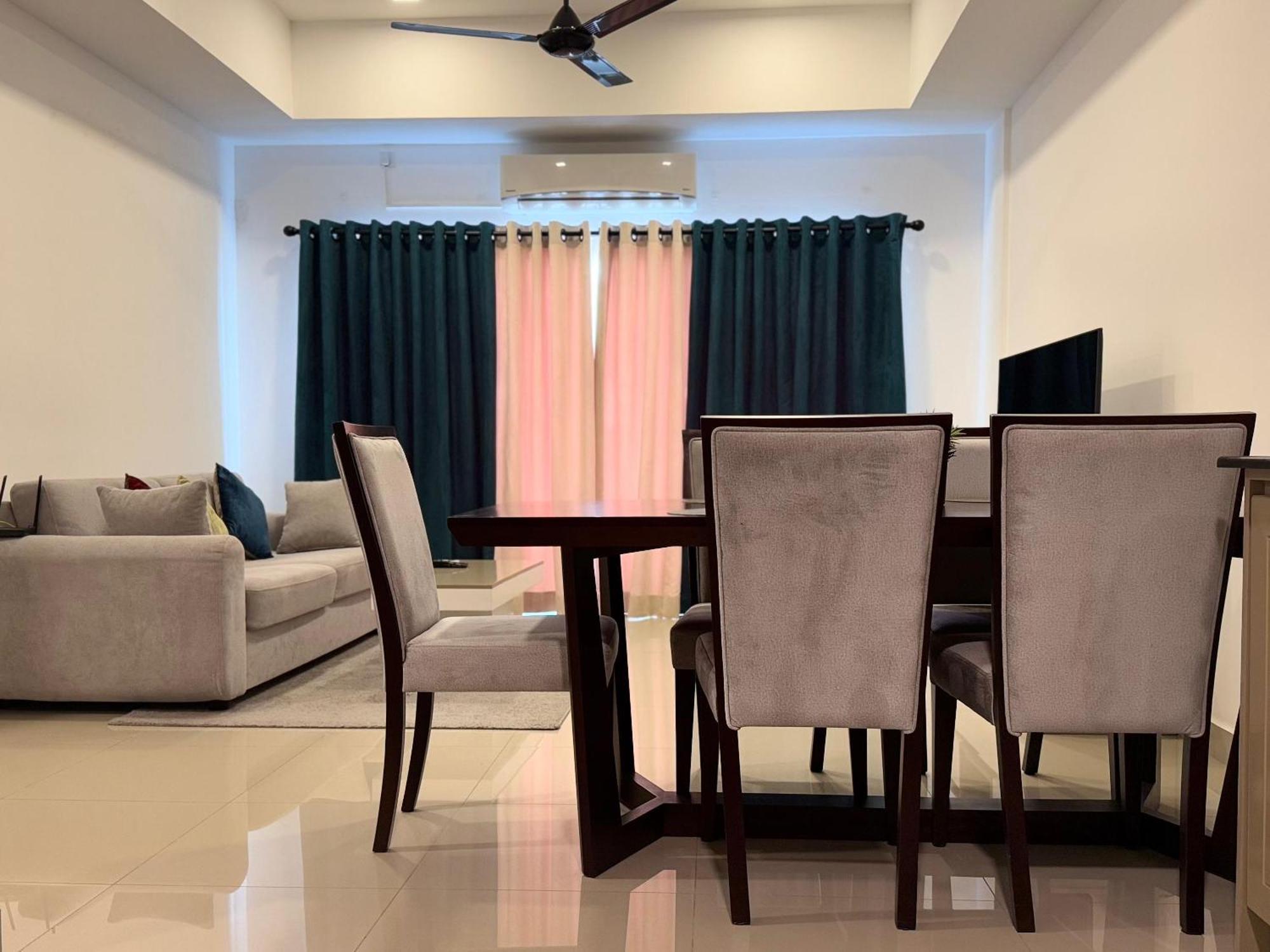 Ocean Breeze Negombo- Tidesend Luxury Beach Apartments Exterior photo
