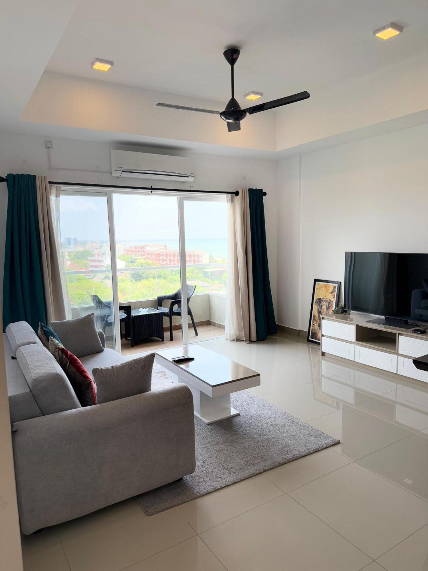 Ocean Breeze Negombo- Tidesend Luxury Beach Apartments Exterior photo