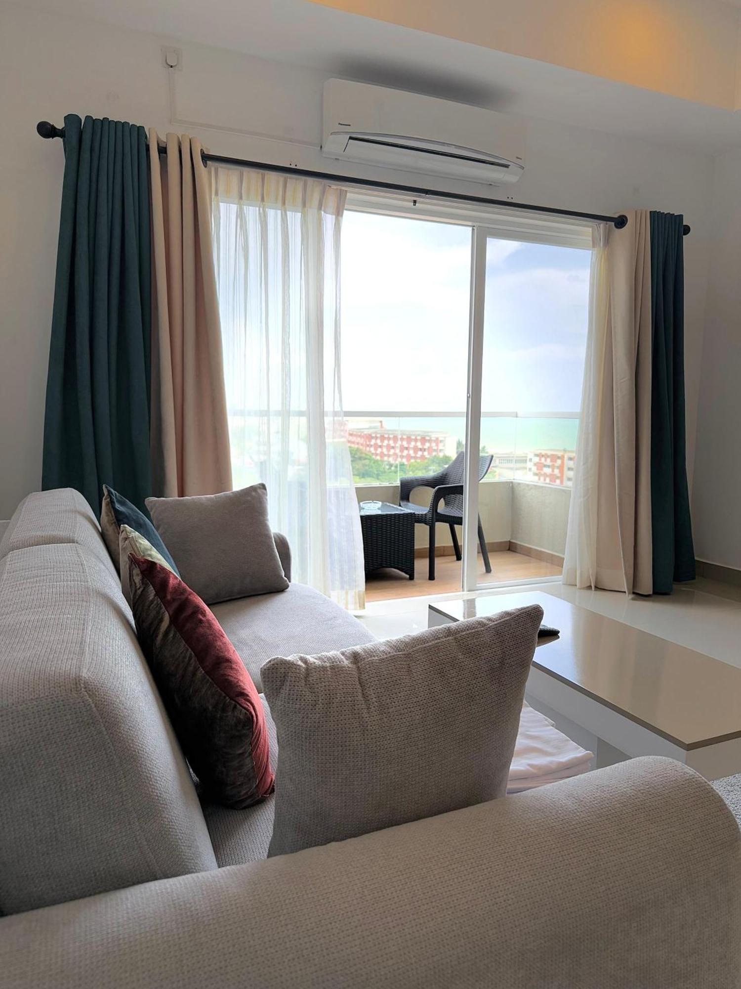 Ocean Breeze Negombo- Tidesend Luxury Beach Apartments Exterior photo