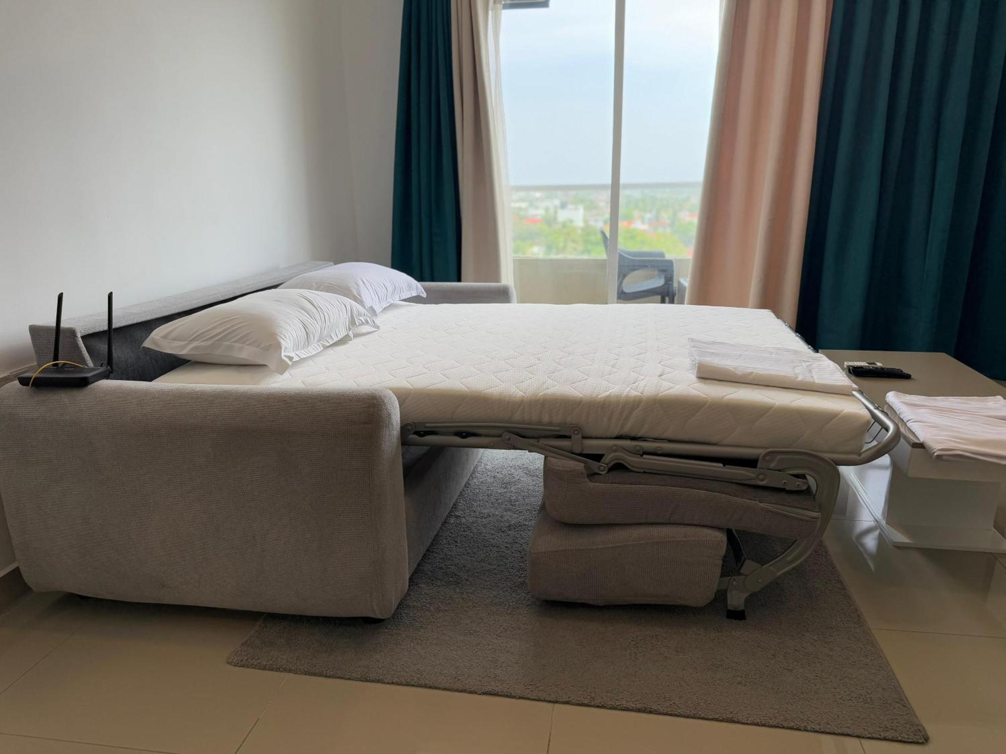 Ocean Breeze Negombo- Tidesend Luxury Beach Apartments Exterior photo