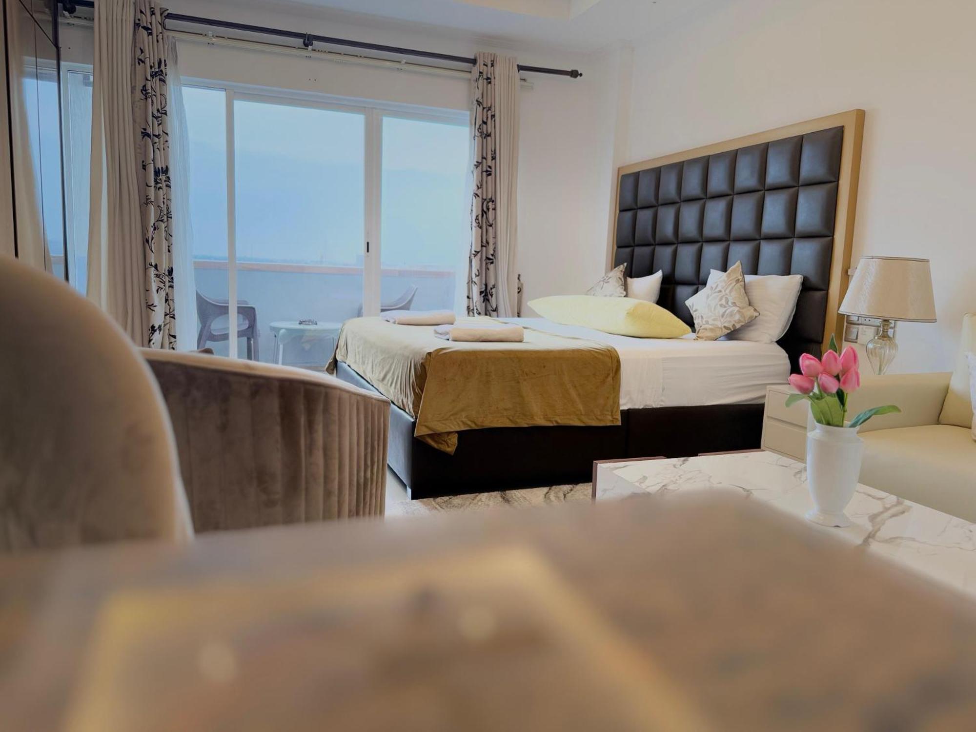 Ocean Breeze Negombo- Tidesend Luxury Beach Apartments Exterior photo