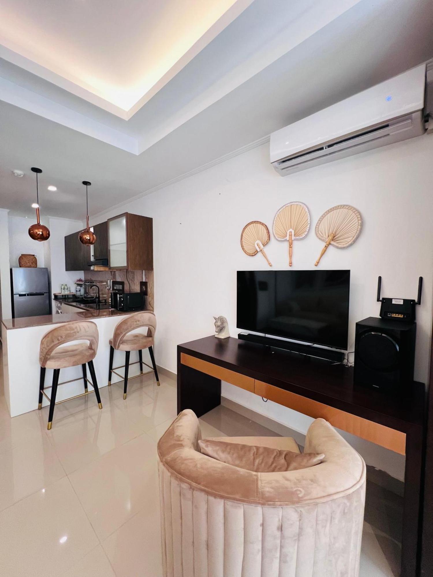 Ocean Breeze Negombo- Tidesend Luxury Beach Apartments Exterior photo