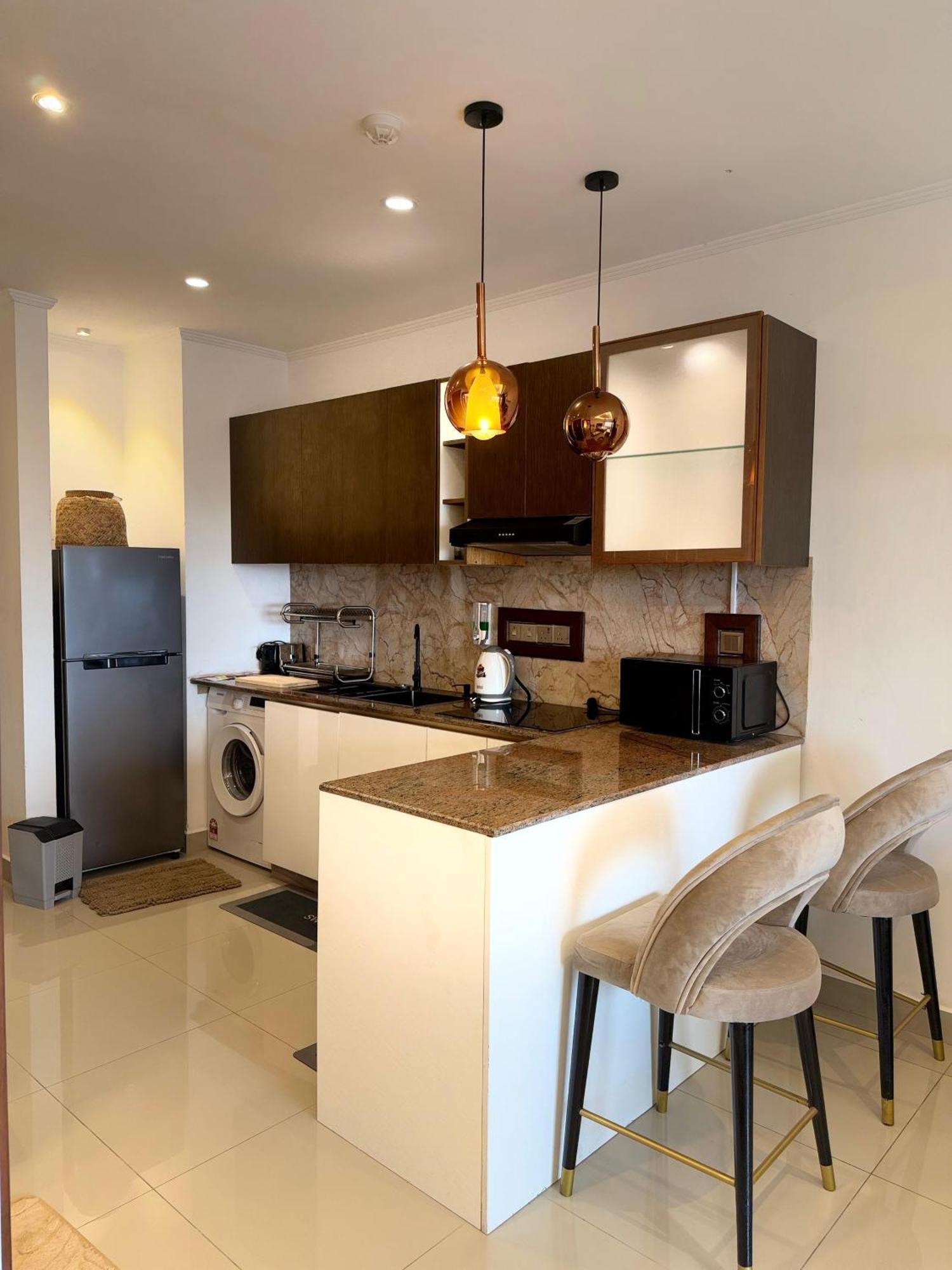 Ocean Breeze Negombo- Tidesend Luxury Beach Apartments Exterior photo