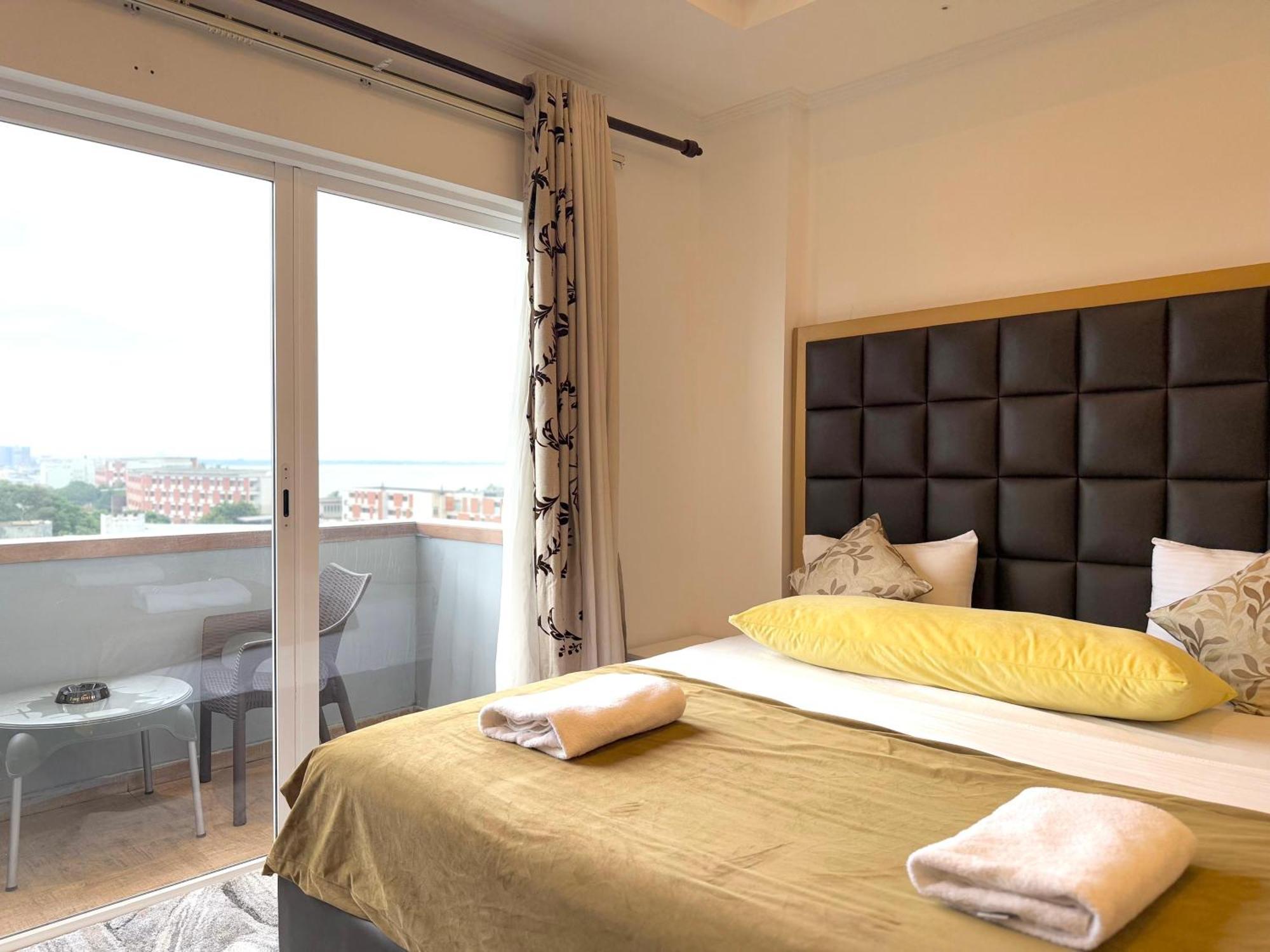 Ocean Breeze Negombo- Tidesend Luxury Beach Apartments Exterior photo