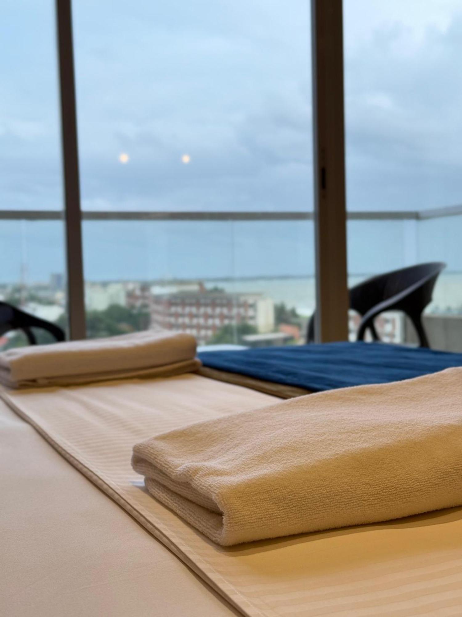 Ocean Breeze Negombo- Tidesend Luxury Beach Apartments Exterior photo