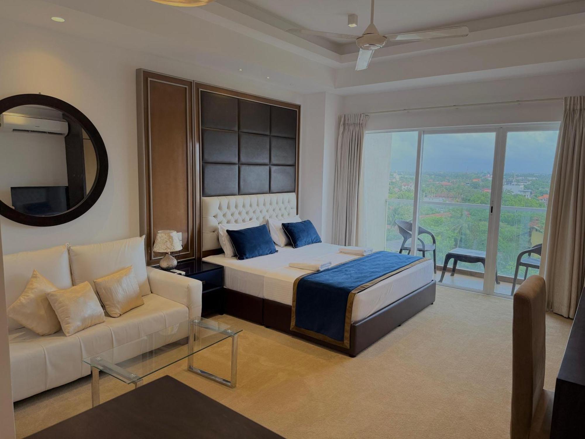 Ocean Breeze Negombo- Tidesend Luxury Beach Apartments Exterior photo