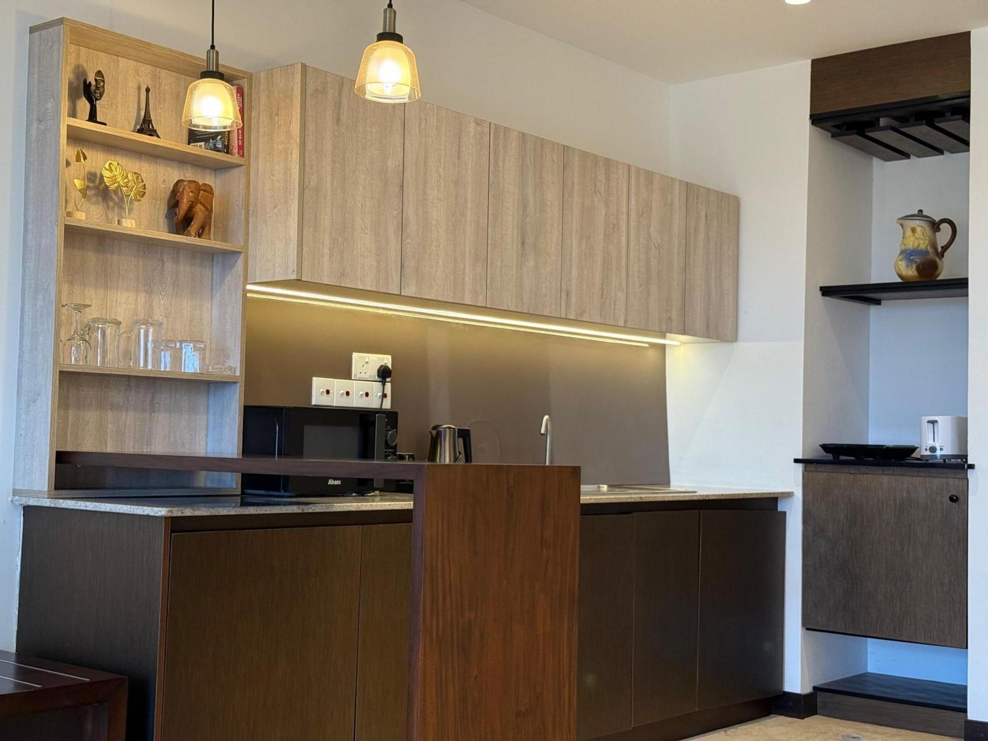 Ocean Breeze Negombo- Tidesend Luxury Beach Apartments Exterior photo