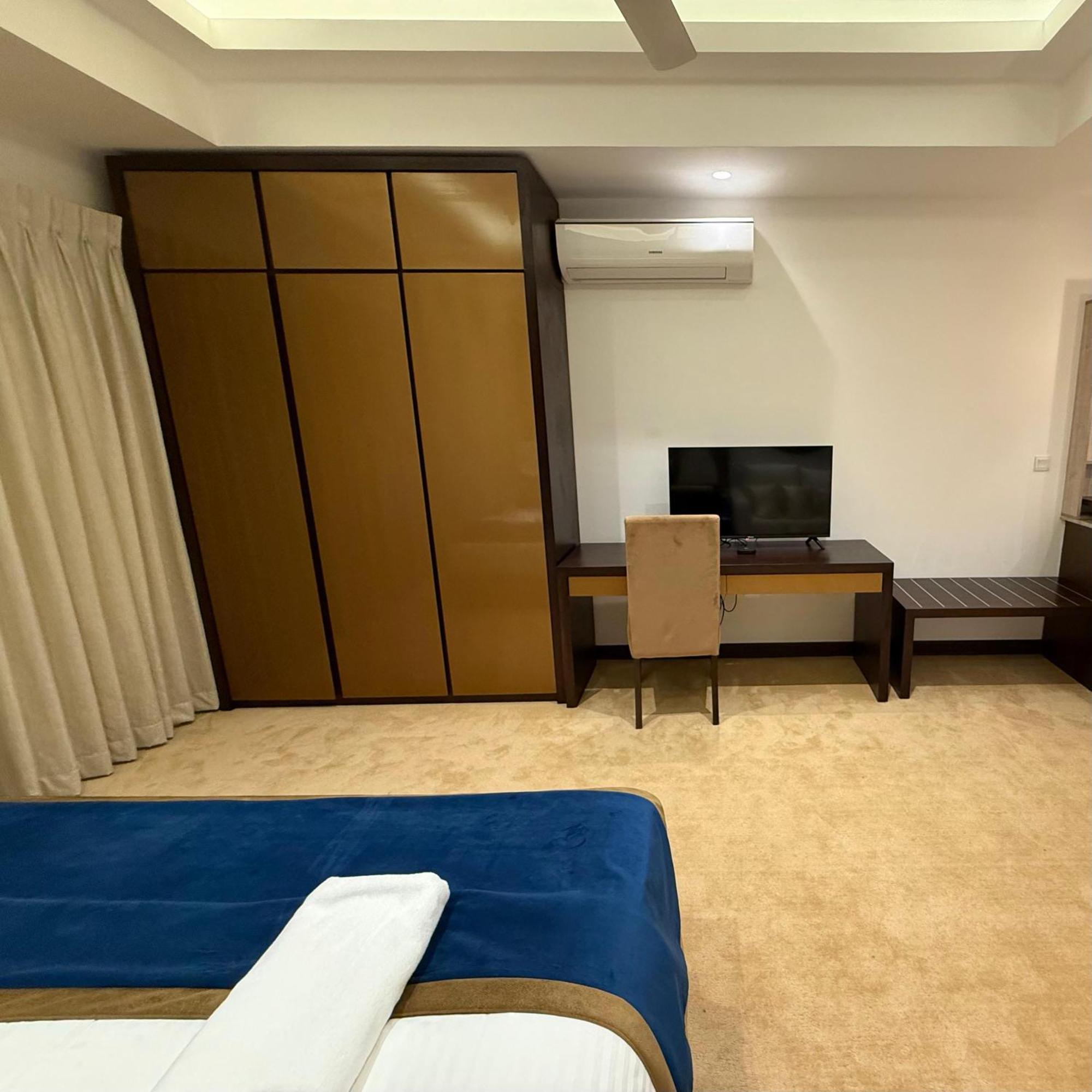 Ocean Breeze Negombo- Tidesend Luxury Beach Apartments Room photo